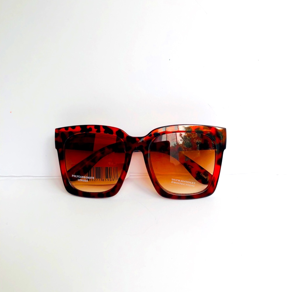 Large frame leopard 🐆 print sunglasses NWT